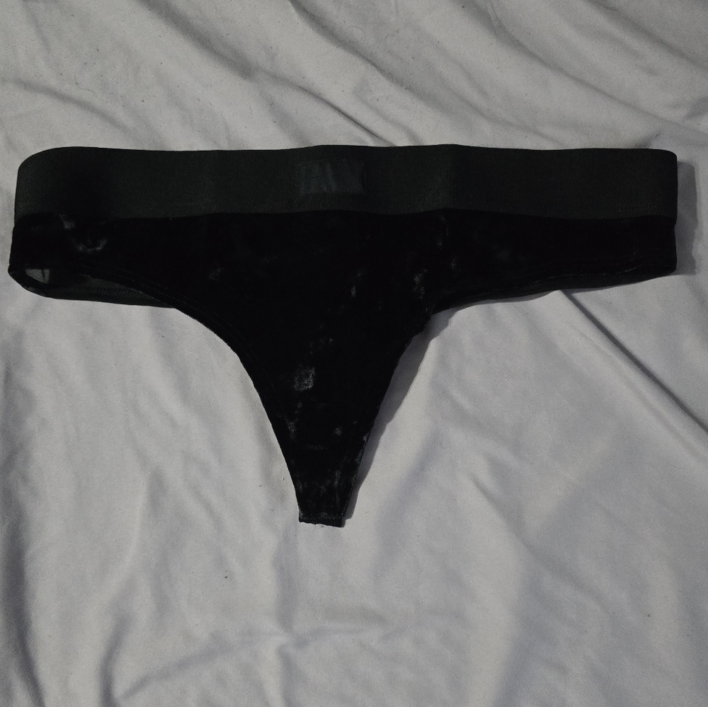 NWT Victoria's Secret Pink Black Velvet Thong